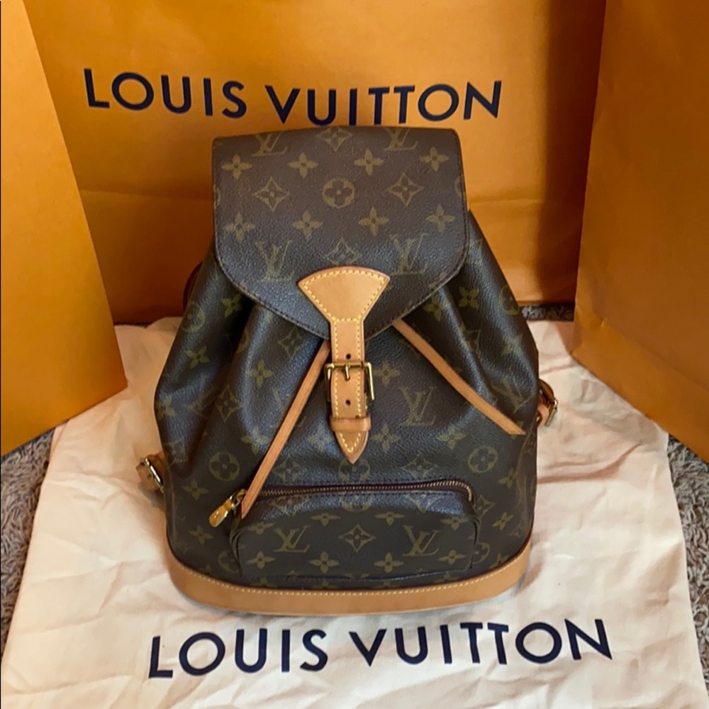 *STUNNING* Louis Vuitton Montsouris MM w/ Dust bag
